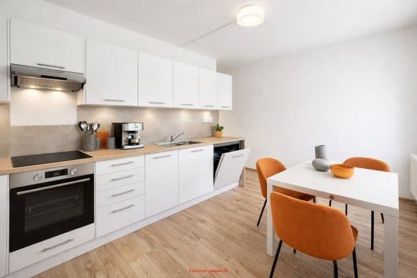 Prenájom bytu 2-izbový 55 m², Československé armády, Frýdek-Místek Prenájom bytu 2-izbový 55 m², Československé armády, Frýdek-Místek