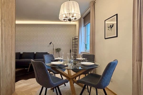 Prenájom bytu 4-izbový 89 m², Na Zlatnici, Praha Prenájom bytu 4-izbový 89 m², Na Zlatnici, Praha
