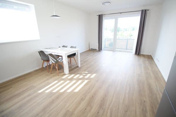 Prenájom bytu 3-izbový 79 m², Ve svahu, Doubravčice Prenájom bytu 3-izbový 79 m², Ve svahu, Doubravčice