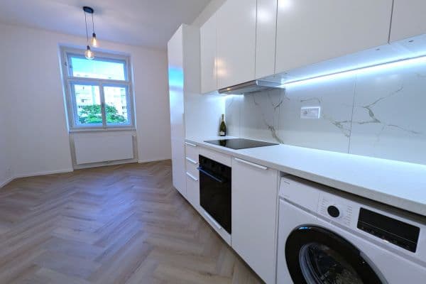 Prenájom bytu 2-izbový 51 m², Bořivojova, Praha Prenájom bytu 2-izbový 51 m², Bořivojova, Praha