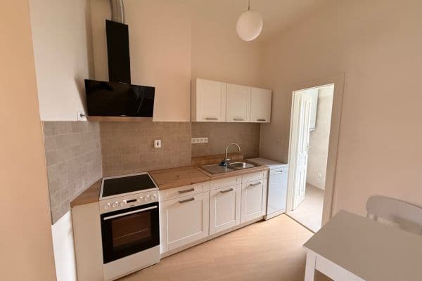 Prenájom bytu 2-izbový 52 m², Krymská, Praha Prenájom bytu 2-izbový 52 m², Krymská, Praha