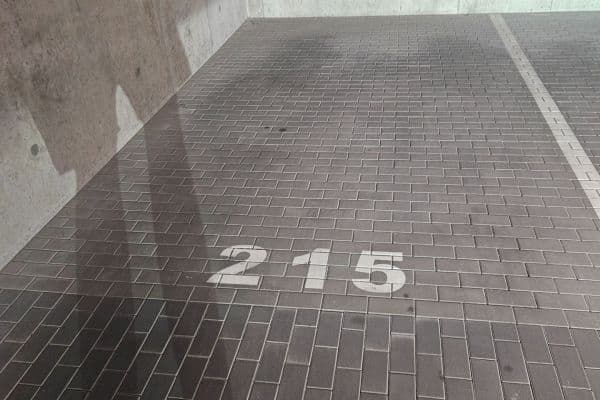 Prenájom garáže 12 m², Huppnerova, Praha Prenájom garáže 12 m², Huppnerova, Praha