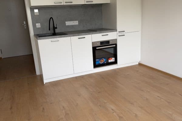 Prenájom bytu 1-izbový 28 m², Blažimská, Praha Prenájom bytu 1-izbový 28 m², Blažimská, Praha