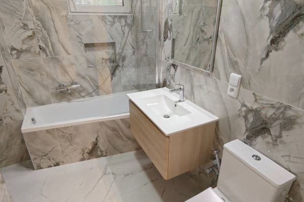 Prenájom bytu 2-izbový 42 m², Křížová, Praha Prenájom bytu 2-izbový 42 m², Křížová, Praha