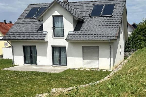 Predaj domu 142 m², pozemok 725 m², Heppachweg 2, Kirchberg an der Jagst Predaj domu 142 m², pozemok 725 m², Heppachweg 2, Kirchberg an der Jagst