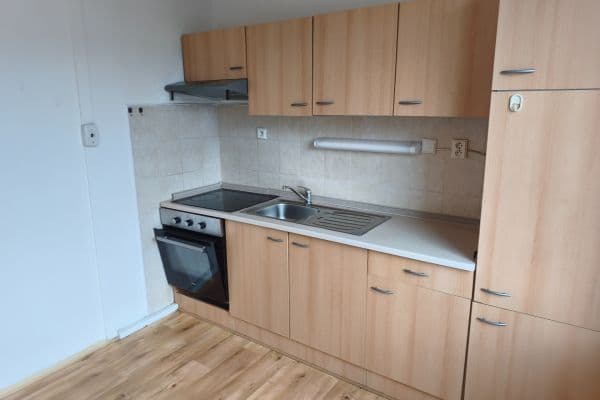 Prenájom bytu 1-izbový 41 m², Tunelářů, Praha Prenájom bytu 1-izbový 41 m², Tunelářů, Praha