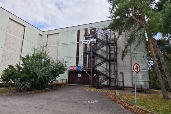 Prenájom garáže 18 m², Frýdlantská, Praha Prenájom garáže 18 m², Frýdlantská, Praha