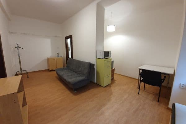 Prenájom bytu 1-izbový 29 m², Jičínská, Praha Prenájom bytu 1-izbový 29 m², Jičínská, Praha