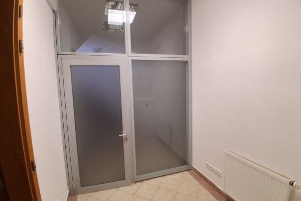 Prenájom kancelárie 100 m², Jeseniova, Praha Prenájom kancelárie 100 m², Jeseniova, Praha