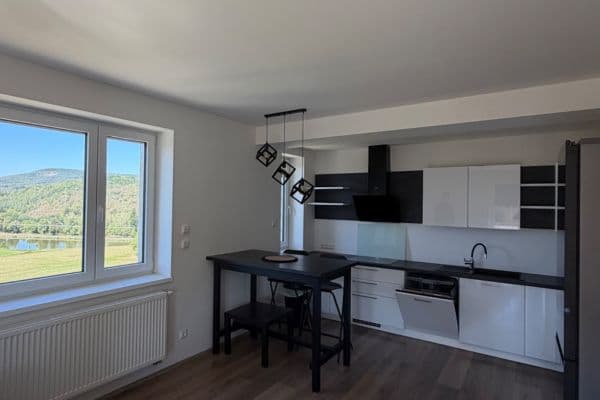 Prenájom bytu 2-izbový 52 m², Zborovská, Jince Prenájom bytu 2-izbový 52 m², Zborovská, Jince