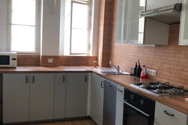 Prenájom bytu 2-izbový 80 m², Odborů, Praha Prenájom bytu 2-izbový 80 m², Odborů, Praha
