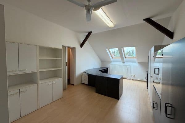 Prenájom kancelárie 133 m², Dubečská, Praha Prenájom kancelárie 133 m², Dubečská, Praha