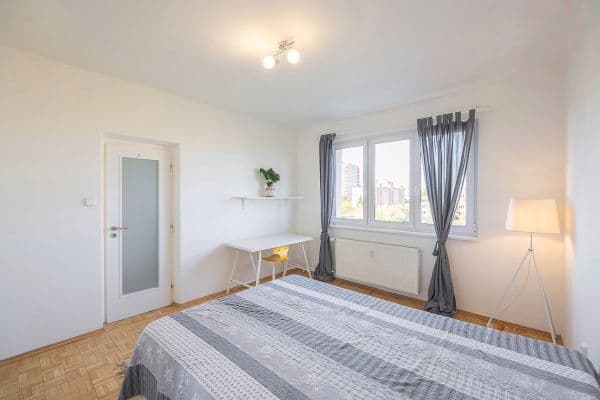 Prenájom bytu 2-izbový 55 m², Počernická, Praha Prenájom bytu 2-izbový 55 m², Počernická, Praha