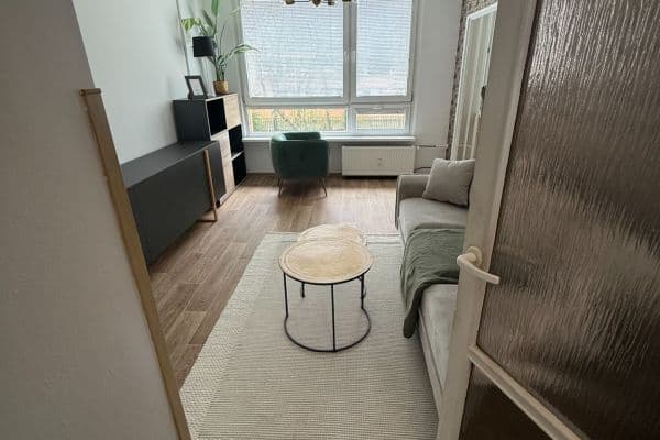 Prenájom bytu 3-izbový 57 m², Novodvorská, Praha Prenájom bytu 3-izbový 57 m², Novodvorská, Praha