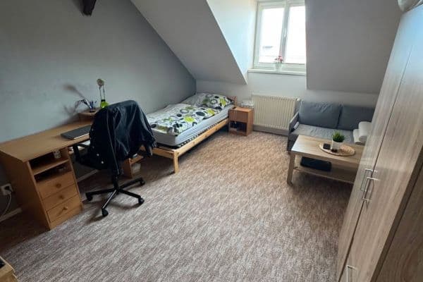 Prenájom bytu 3-izbový 90 m², Elektrárenská, Praha Prenájom bytu 3-izbový 90 m², Elektrárenská, Praha