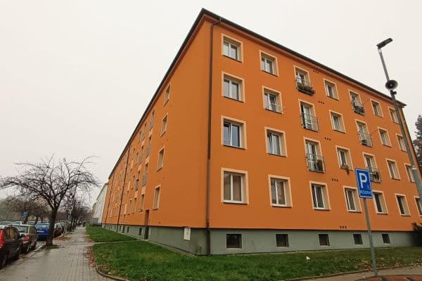 Prenájom bytu 2-izbový 54 m², Benešovo náměstí, Pardubice, Pardubický kraj Prenájom bytu 2-izbový 54 m², Benešovo náměstí, Pardubice, Pardubický kraj