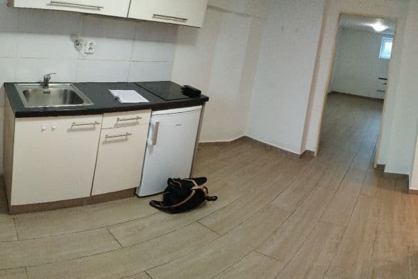 Prenájom bytu 1-izbový 29 m², Šperlova, Praha Prenájom bytu 1-izbový 29 m², Šperlova, Praha