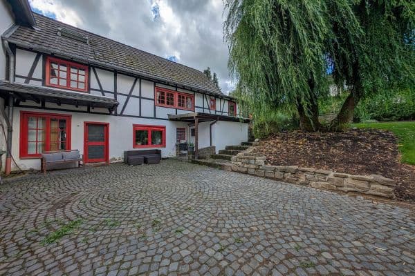 Predaj domu 250 m², pozemok 1.211 m², Hanfer Straße 22, Hennef Predaj domu 250 m², pozemok 1.211 m², Hanfer Straße 22, Hennef