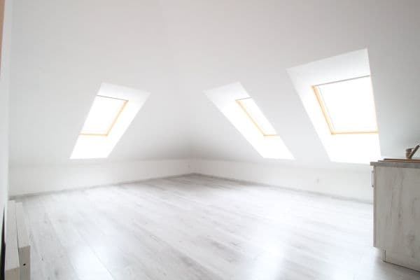 Prenájom bytu 3-izbový 78 m², Slepá, Milovice Prenájom bytu 3-izbový 78 m², Slepá, Milovice