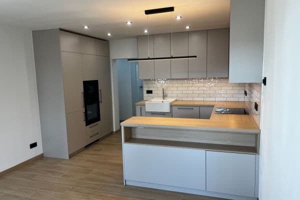 Prenájom bytu 4-izbový 73 m², Branická, Praha Prenájom bytu 4-izbový 73 m², Branická, Praha