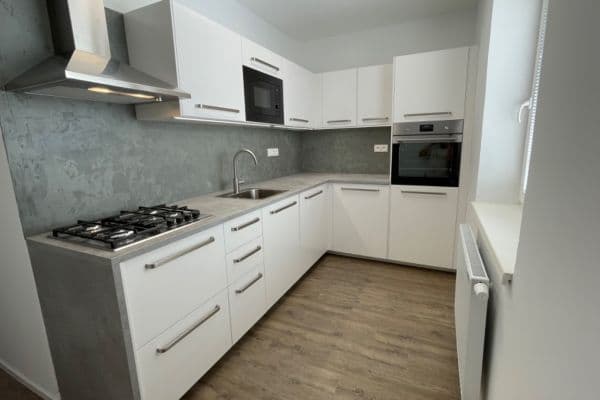 Predaj bytu 2-izbový 58 m², Spojovací, Sezemice Predaj bytu 2-izbový 58 m², Spojovací, Sezemice