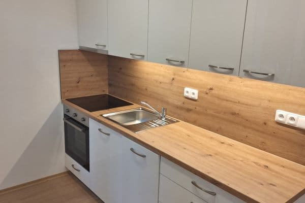 Prenájom bytu 2-izbový 55 m², Mahulenina, Praha Prenájom bytu 2-izbový 55 m², Mahulenina, Praha