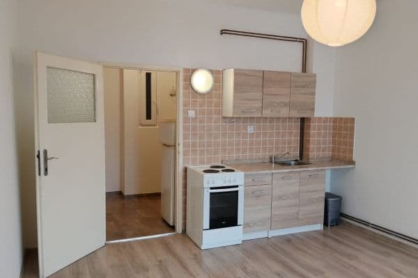 Prenájom bytu 1-izbový 36 m², Školní, Praha Prenájom bytu 1-izbový 36 m², Školní, Praha