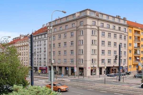 Prenájom bytu 2-izbový 55 m², Jeseniova, Praha Prenájom bytu 2-izbový 55 m², Jeseniova, Praha