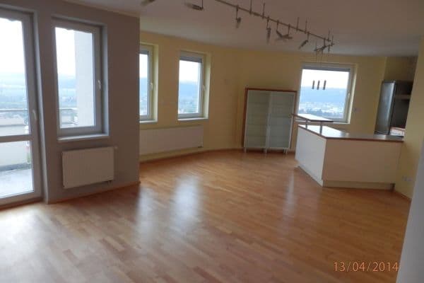 Prenájom bytu 4-izbový 120 m², Semická, Praha Prenájom bytu 4-izbový 120 m², Semická, Praha
