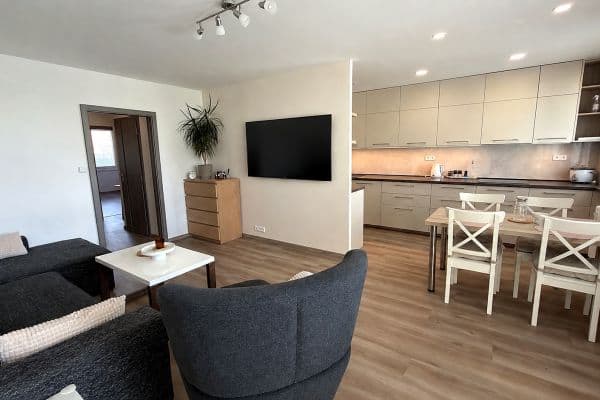 Prenájom bytu 3-izbový 85 m², Růženínská, Praha Prenájom bytu 3-izbový 85 m², Růženínská, Praha