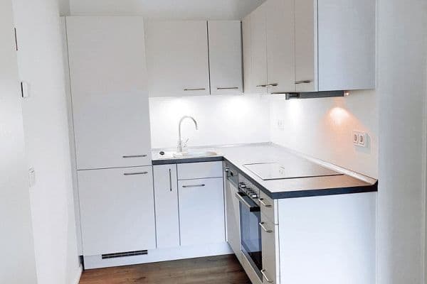 Prenájom bytu 3-izbový 55 m², Grünauer Str. 40, Berlin, Berlín Prenájom bytu 3-izbový 55 m², Grünauer Str. 40, Berlin, Berlín