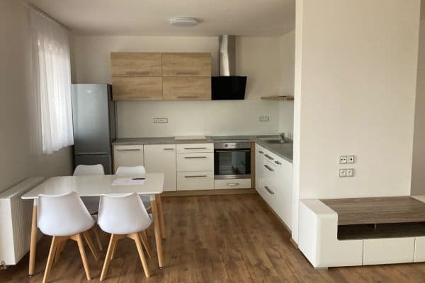 Prenájom bytu 3-izbový 78 m², Ve Dvojích, SO POÚ Šlapanice Prenájom bytu 3-izbový 78 m², Ve Dvojích, SO POÚ Šlapanice