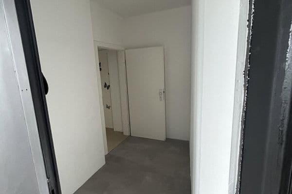 Prenájom bytu 3-izbový 118 m², Bahnstraße 28, Wuppertal Prenájom bytu 3-izbový 118 m², Bahnstraße 28, Wuppertal