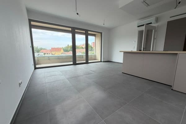 Prenájom bytu 4-izbový 86 m², Praha Prenájom bytu 4-izbový 86 m², Praha