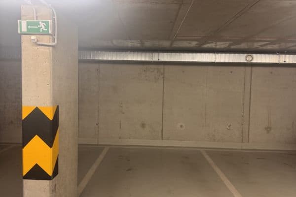 Prenájom garáže 14 m², Nekvasilova, Praha Prenájom garáže 14 m², Nekvasilova, Praha