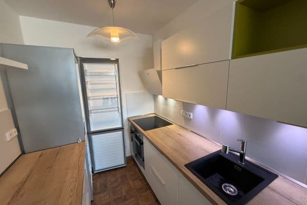 Prenájom bytu 3-izbový 62 m², Steinerova, Praha Prenájom bytu 3-izbový 62 m², Steinerova, Praha