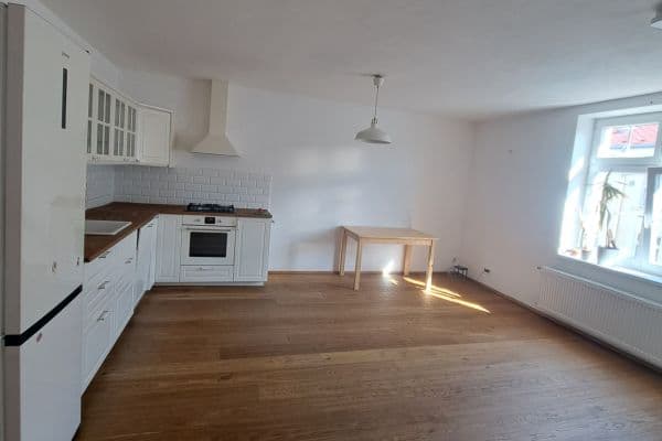 Prenájom bytu 3-izbový 70 m², Barákova, SO POÚ Jičín Prenájom bytu 3-izbový 70 m², Barákova, SO POÚ Jičín