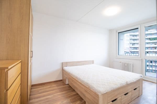 Prenájom bytu 3-izbový 65 m², Bazovského, Praha Prenájom bytu 3-izbový 65 m², Bazovského, Praha