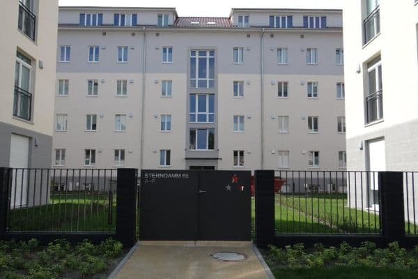 Prenájom bytu 3-izbový 97 m², Sterndamm 66 F, Berlin, Berlín Prenájom bytu 3-izbový 97 m², Sterndamm 66 F, Berlin, Berlín