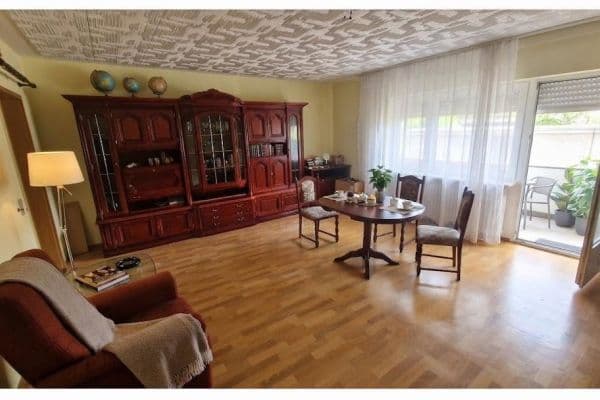 Prenájom bytu 5-izbový 100 m², Vinningen, Porýnie-Falcko Prenájom bytu 5-izbový 100 m², Vinningen, Porýnie-Falcko