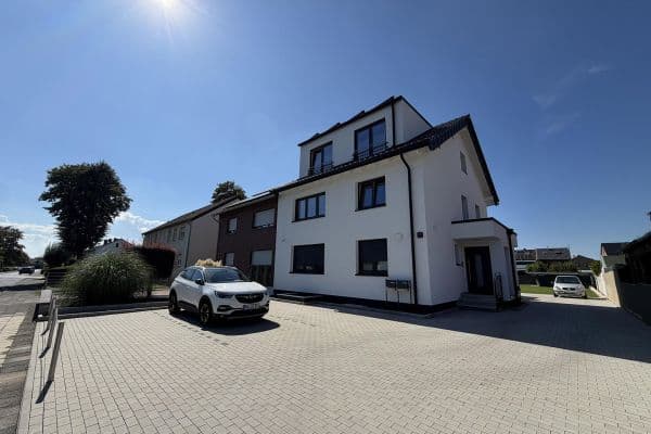 Prenájom bytu 4-izbový 116 m², Bachstraße 10, Bergheim Prenájom bytu 4-izbový 116 m², Bachstraße 10, Bergheim