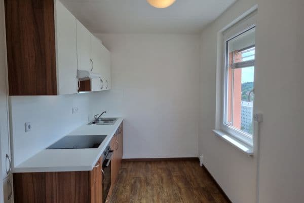 Prenájom bytu 3-izbový 71 m², Nevanova, Praha Prenájom bytu 3-izbový 71 m², Nevanova, Praha