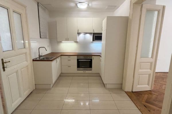 Prenájom bytu 2-izbový 59 m², Chodská, Praha Prenájom bytu 2-izbový 59 m², Chodská, Praha