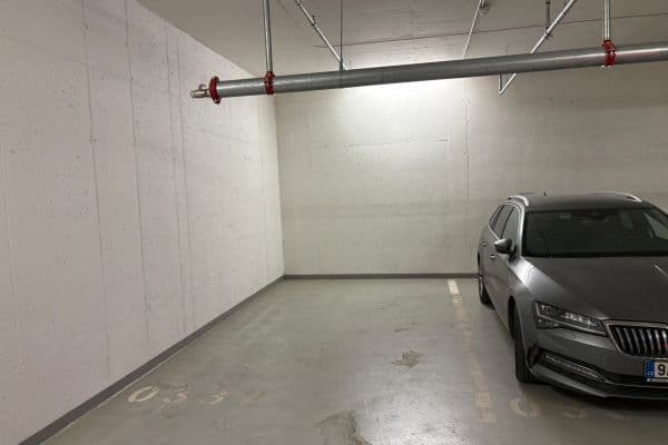 Prenájom garáže 12 m², Seifertova, Praha Prenájom garáže 12 m², Seifertova, Praha