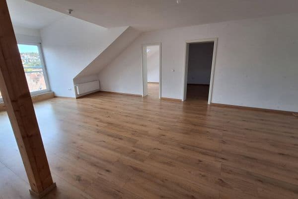 Prenájom bytu 4-izbový 170 m², Ochsenfurt Prenájom bytu 4-izbový 170 m², Ochsenfurt