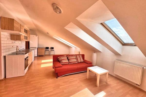 Prenájom bytu 2-izbový 77 m², Mladých Běchovic, Praha Prenájom bytu 2-izbový 77 m², Mladých Běchovic, Praha