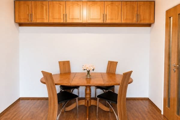 Prenájom bytu 3-izbový 75 m², Lešenská, Praha Prenájom bytu 3-izbový 75 m², Lešenská, Praha
