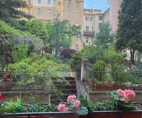 Prenájom bytu 2-izbový 70 m², Moravská, Praha Prenájom bytu 2-izbový 70 m², Moravská, Praha