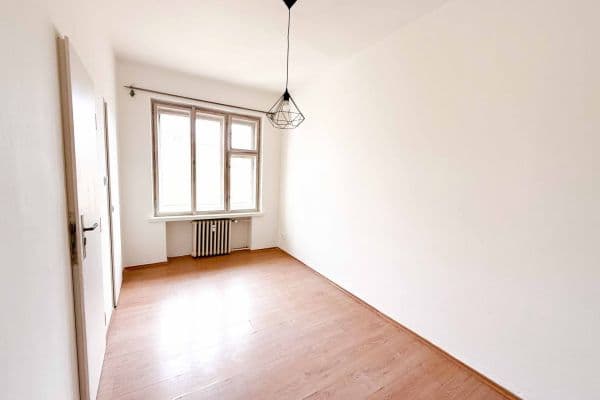 Prenájom bytu 2-izbový 36 m², Nádražní, Praha Prenájom bytu 2-izbový 36 m², Nádražní, Praha