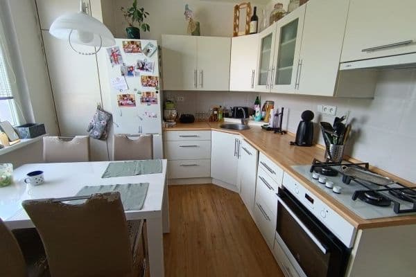 Prenájom bytu 3-izbový 74 m², Albieriho, Jaroměř Prenájom bytu 3-izbový 74 m², Albieriho, Jaroměř